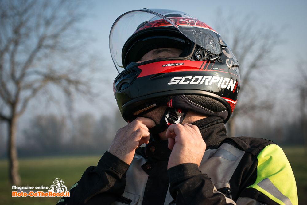 chiusura casco